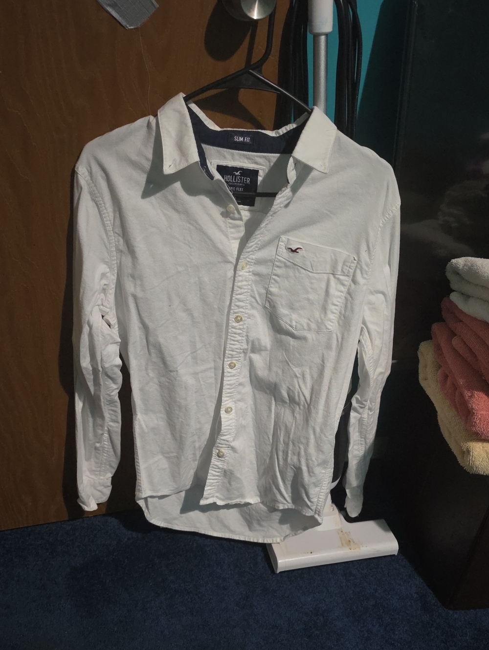 Hollister Men's White Long-Sleeve Slim Fit Button-Down Shirt